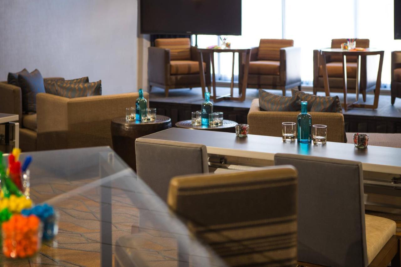 Calgary Marriott Downtown Hotel Bagian luar foto