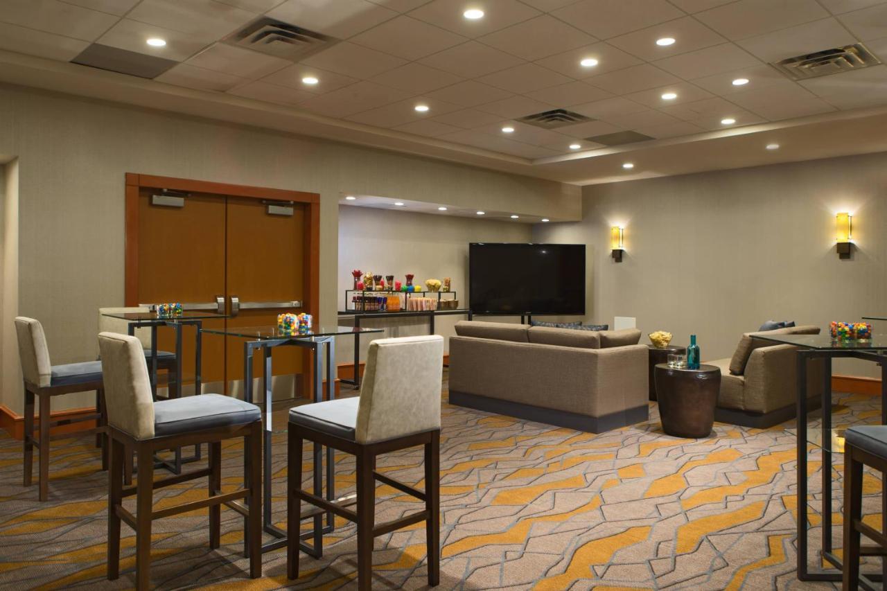 Calgary Marriott Downtown Hotel Bagian luar foto