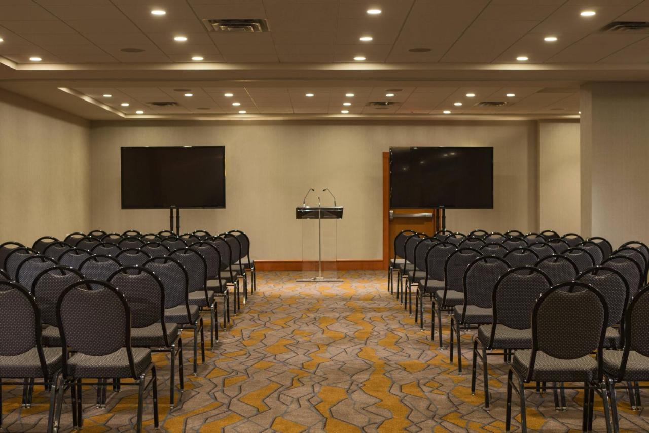 Calgary Marriott Downtown Hotel Bagian luar foto