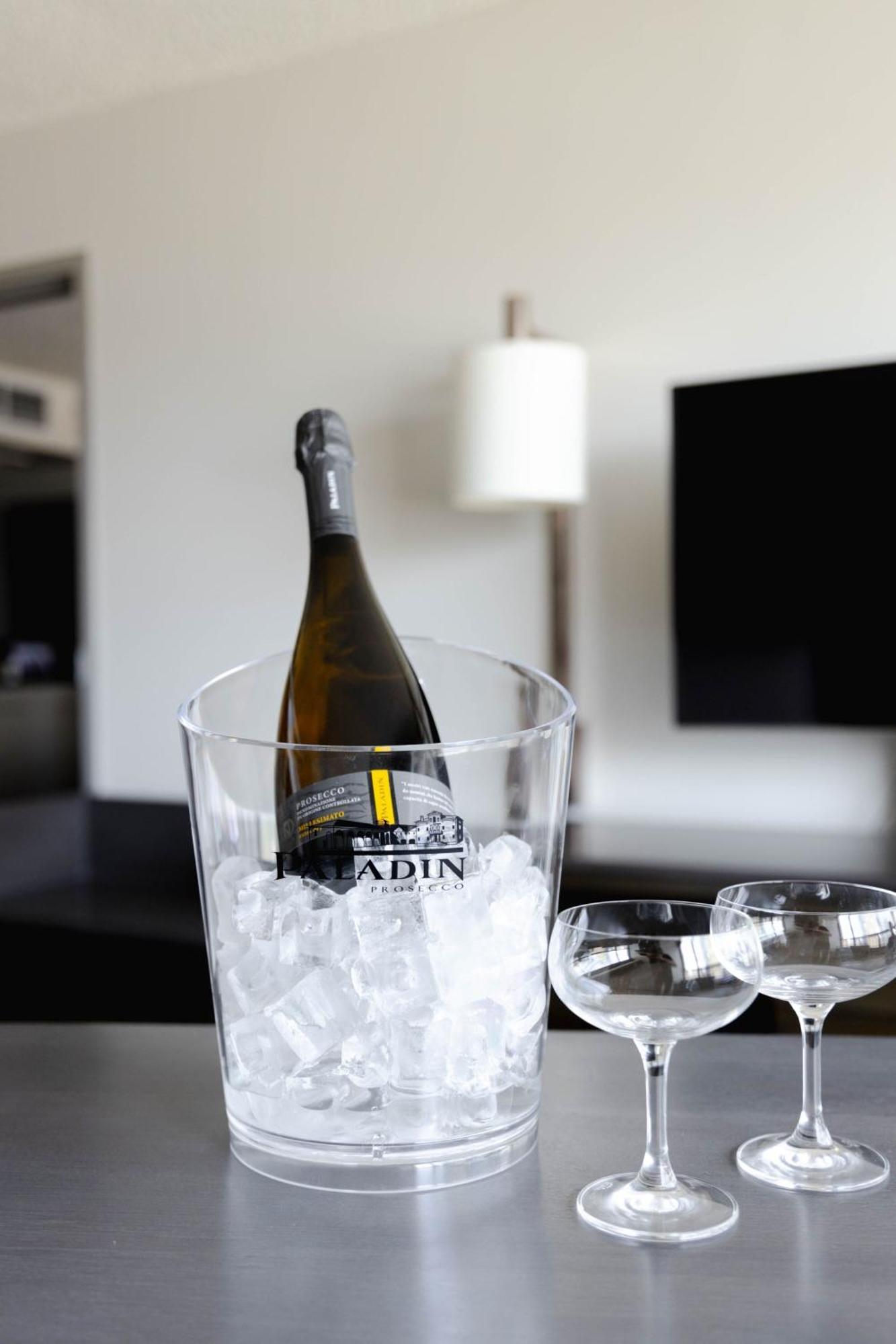 Calgary Marriott Downtown Hotel Bagian luar foto