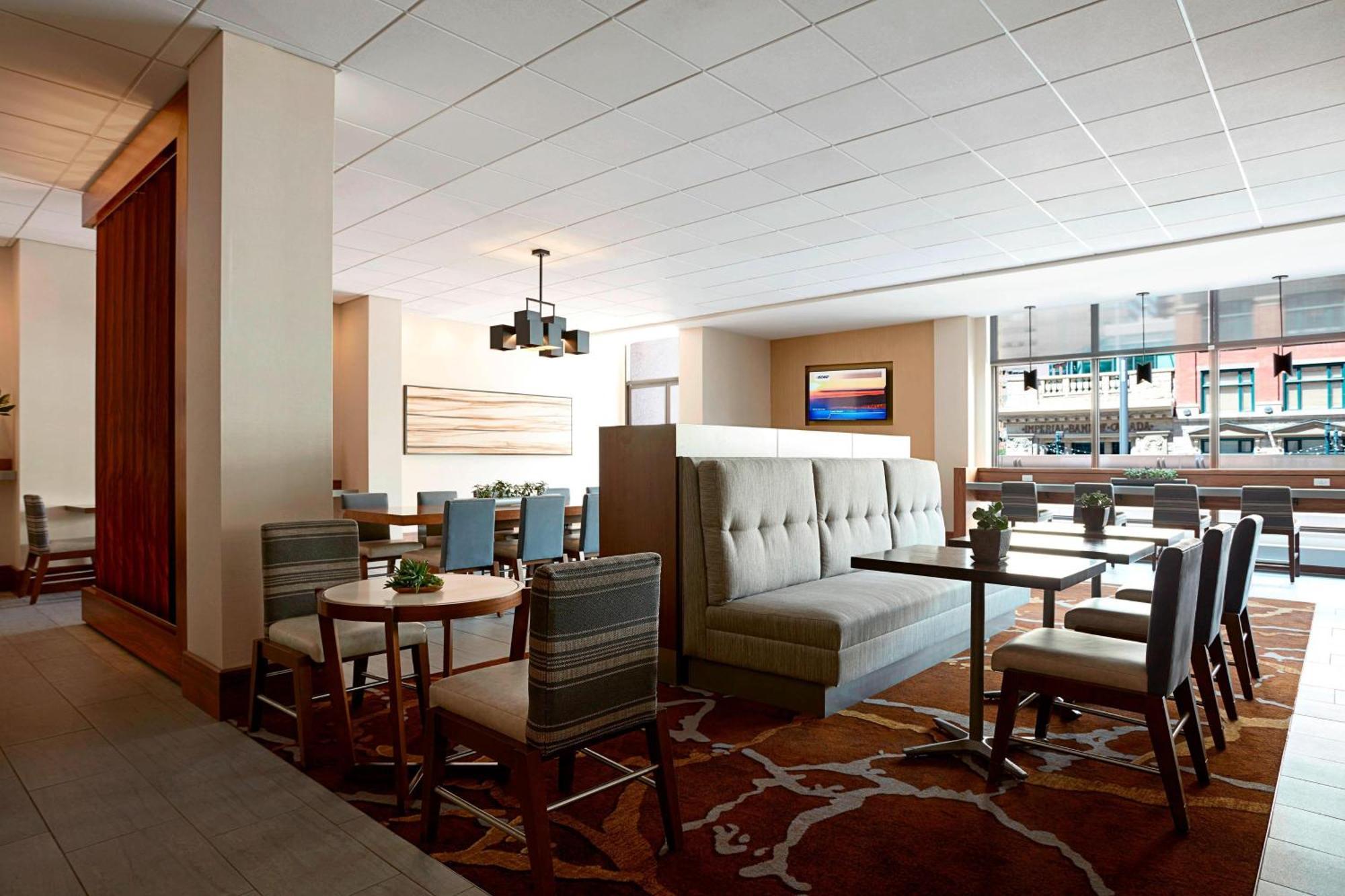 Calgary Marriott Downtown Hotel Bagian luar foto