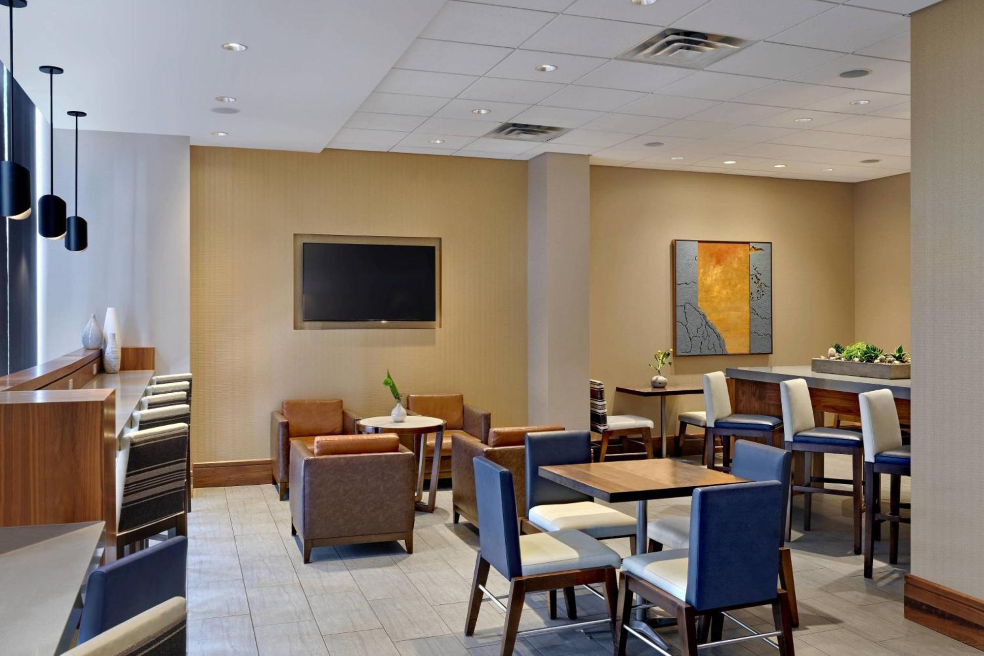 Calgary Marriott Downtown Hotel Bagian luar foto