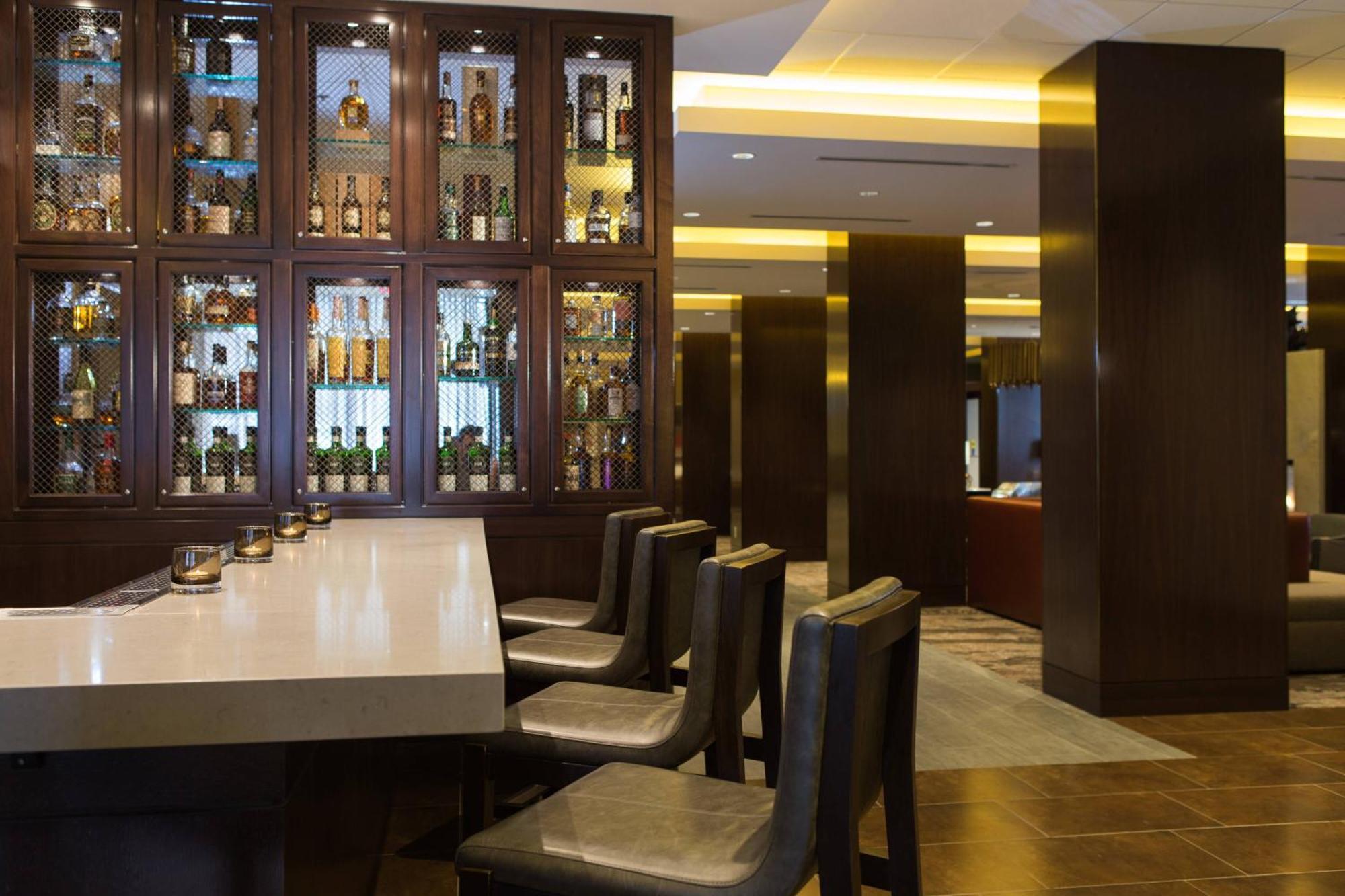 Calgary Marriott Downtown Hotel Bagian luar foto