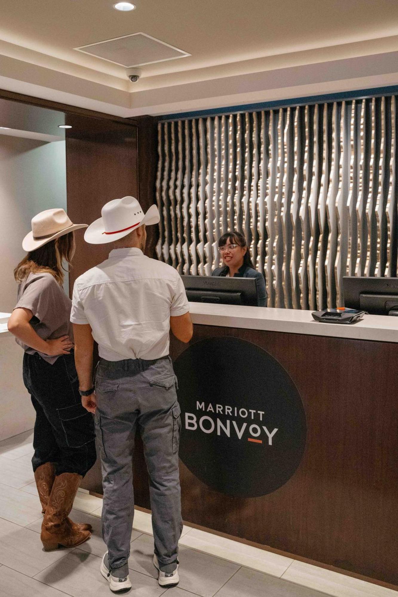 Calgary Marriott Downtown Hotel Bagian luar foto